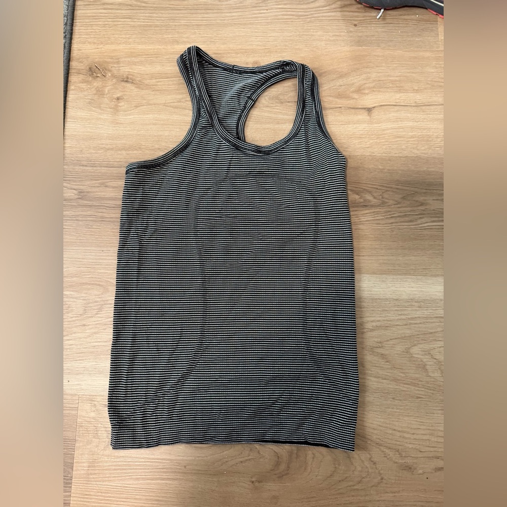 Lululemon Swiftly Tech Racerback Size 4 - Picture 3 of 6